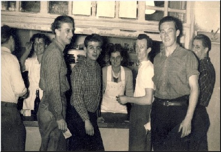 In der Kantine des Ledigenheims 1948